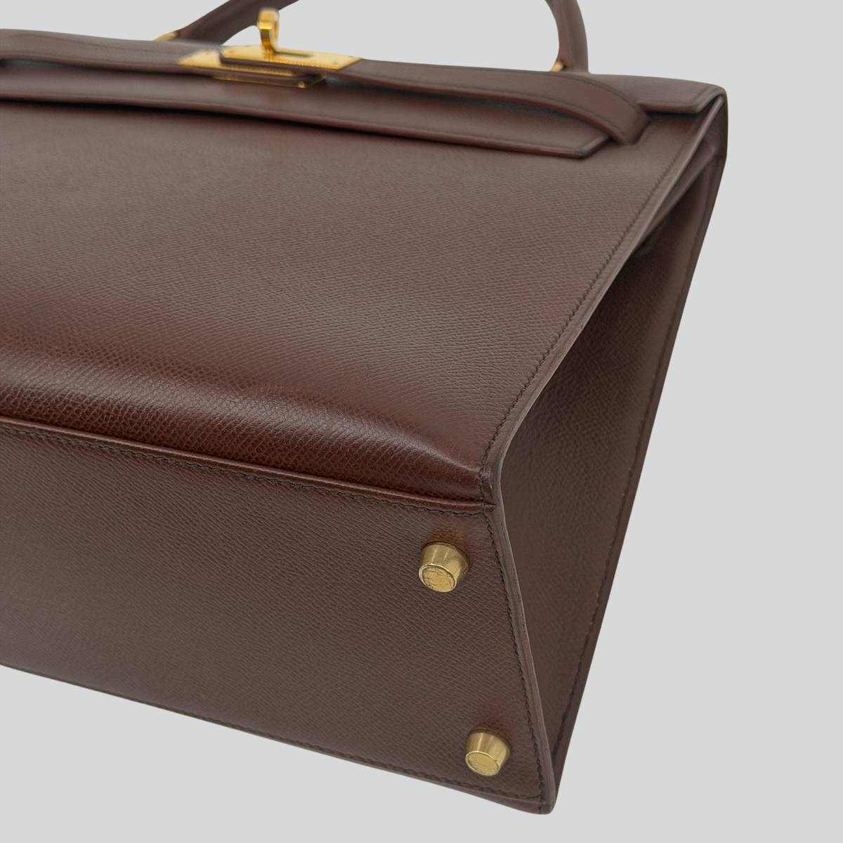 Hermès Kelly 32 Sellier Marron Foncé Courchevel Gold Hardware | Randolph Goods