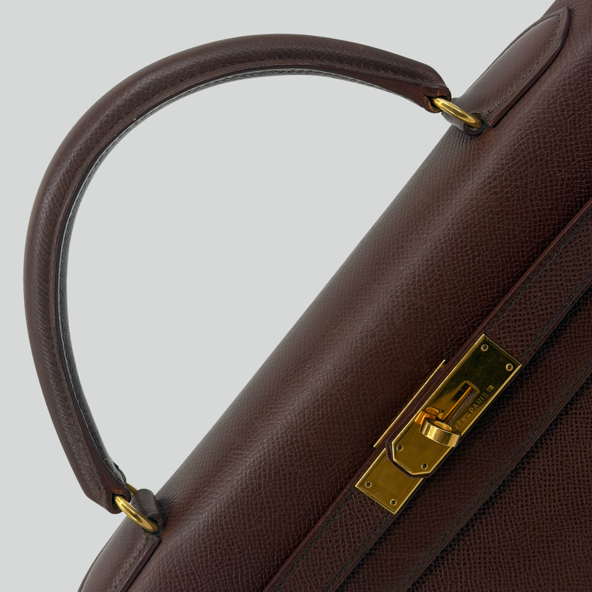 Hermès Kelly 32 Sellier Marron Foncé Courchevel Gold Hardware | Randolph Goods