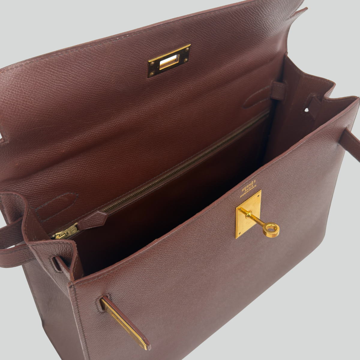 Hermès Kelly 32 Sellier Marron Foncé Courchevel Gold Hardware | Randolph Goods