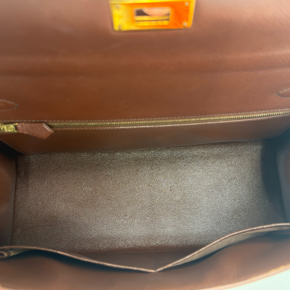 Hermès Kelly 32 Sellier Marron Foncé Courchevel Gold Hardware | Randolph Goods