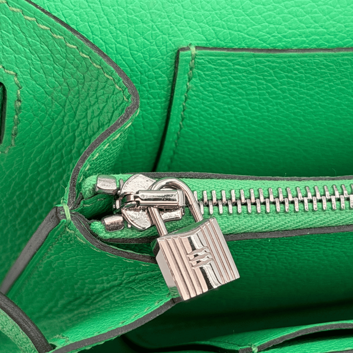 Hermès Kelly To Go Vert Comics Chèvre Palladium Hardware | Randolph Goods
