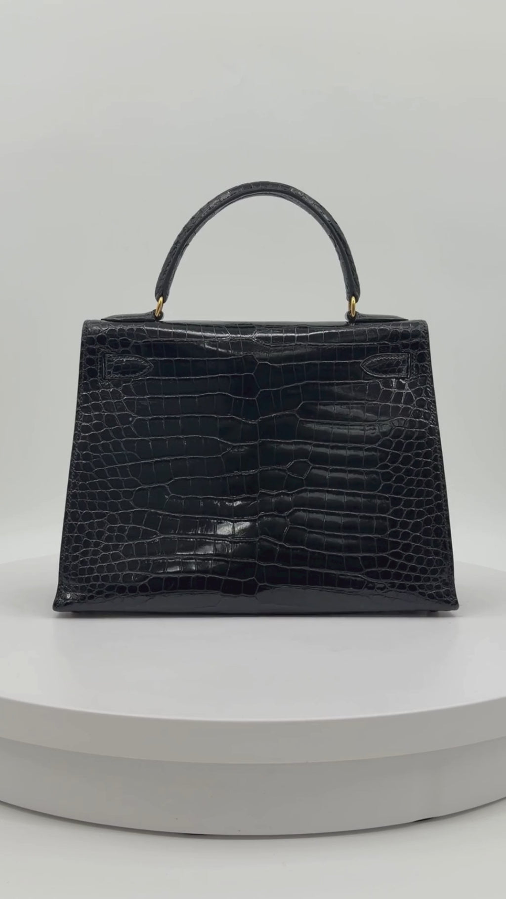Hermès Kelly 28 Black Porosus Crocodile Leather Gold Hardware