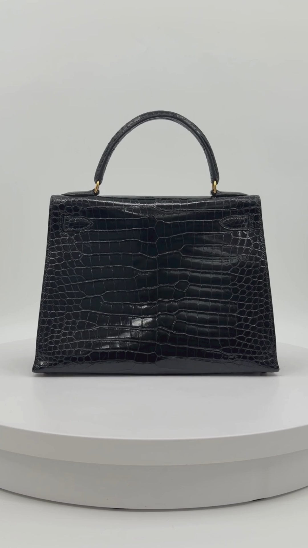 Hermès Kelly 28 Black Porosus Crocodile Leather Gold Hardware